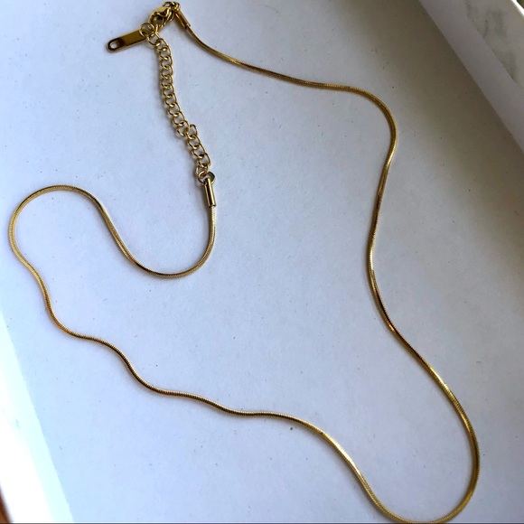 Thin 18k Gold Short Chain Necklace - Picture 3 of 5